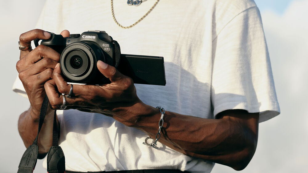 Canon EOS R7 Mirrorless Camera